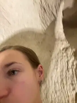 Snapshot of KateRedgar chatting on October 19, 6:59 am KateRedgar online show from October 19, 6:59 am