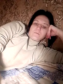 Snapshot of Holly_Bette chatting on October 3, 6:51 am Holly Bette online show from October 3, 6:51 am