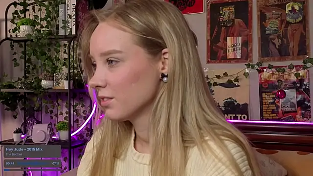 AliciaParkerf online show from September 17, 9:24 pm