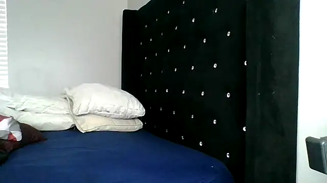 Snapshot of Badgirlbrittt chatting on September 21, 5:22 pm Badgirlbrittt online show from September 21, 5:22 pm