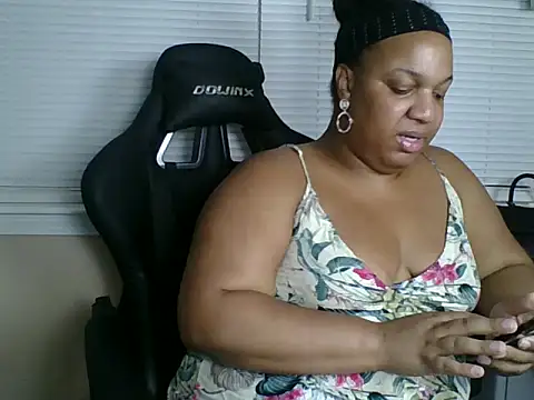 Snapshot of Badgirlbrittt chatting on September 26, 12:08 am Badgirlbrittt online show from September 26, 12:08 am