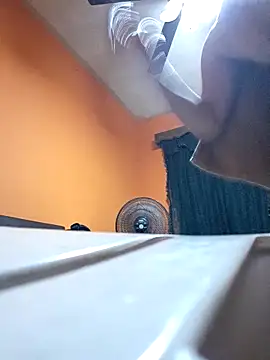 miicheele32 online show from October 31, 7:45 am