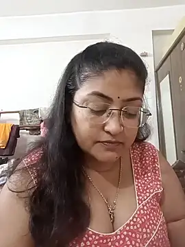 Snapshot of LAVERNIYA_ chatting on October 29, 6:40 am LAVERNIYA online show from October 29, 6:40 am