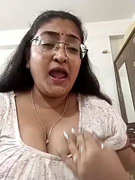 Snapshot of LAVERNIYA_ chatting on October 31, 9:57 am LAVERNIYA online show from October 31, 9:57 am