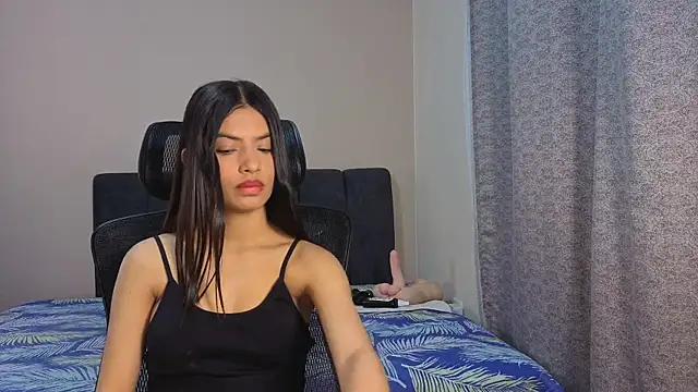 LiaOrtiz69 online show from June 23, 8:40 pm