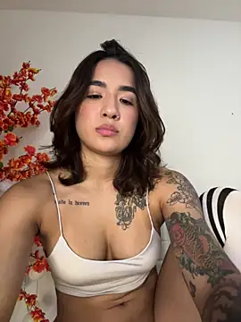VictoriaHiill online show from July 8, 5:48 pm
