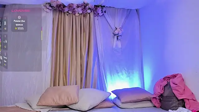 salomee star  online show from October 21, 8:02 pm