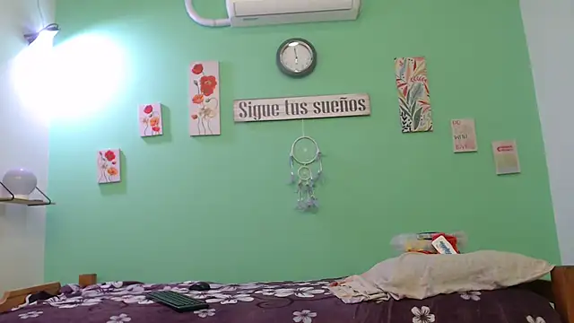 Snapshot of alisontitsmilk19 chatting on September 20, 1:49 am alisontitsmilk19 online show from September 20, 1:49 am