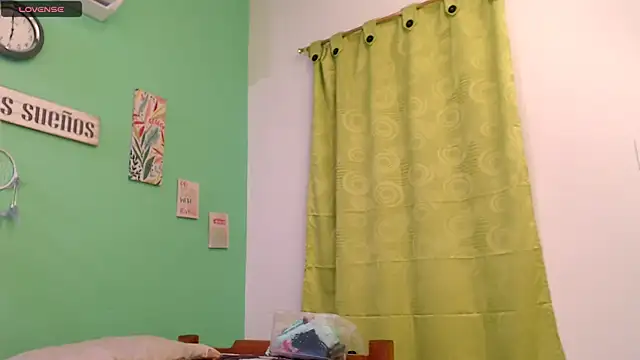 Snapshot of alisontitsmilk19 chatting on October 27, 1:45 am alisontitsmilk19 online show from October 27, 1:45 am