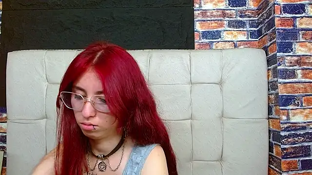 mildre303av online show from October 15, 8:33 pm