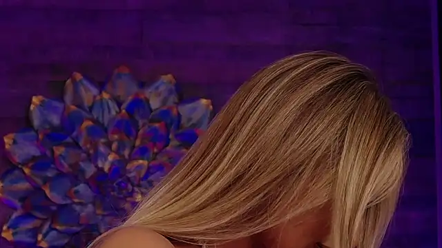 LoraDevine online show from September 28, 7:52 pm