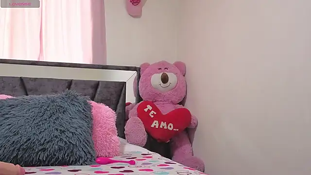 Hotsamantamature online show from November 5, 9:09 pm