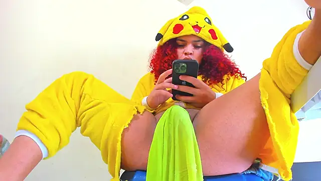 Snapshot of KarineWine chatting on October 17, 2:48 am KarineWine online show from October 17, 2:48 am