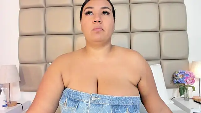 DojaAissha online show from January 8, 8:02 pm