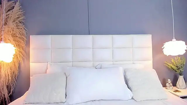 HannaKarson online show from November 11, 11:40 am