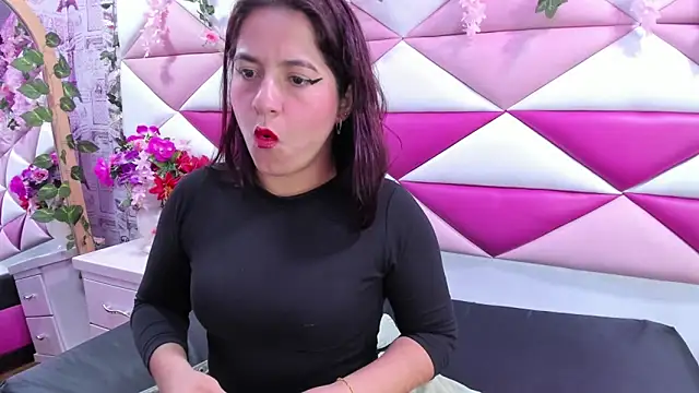 Snapshot of MariaClay chatting on October 28, 12:11 pm MariaClay online show from October 28, 12:11 pm