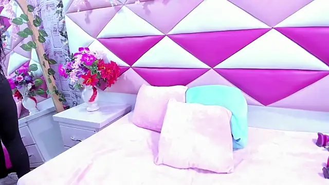 Snapshot of MariaClay chatting on October 15, 11:57 am MariaClay online show from October 15, 11:57 am