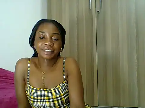Snapshot of PrettyPrincess14 chatting on October 19, 7:38 pm PrettyPrincess14 online show from October 19, 7:38 pm