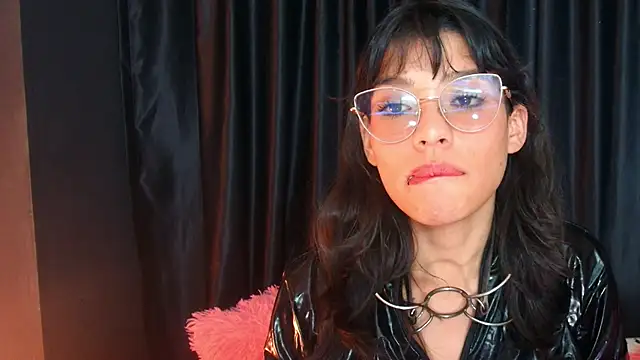 AvaLusty online show from February 10, 5:27 pm