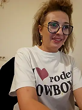 Selenna emma online show from September 25, 7:45 pm