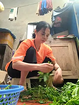 Snapshot of Basanis68 chatting on October 25, 2:41 am Basanis68 online show from October 25, 2:41 am