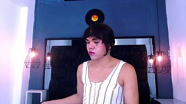 AndreaGil  online show from February 6, 7:17 pm