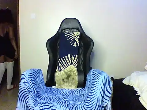 Snapshot of Candii_wet_ chatting on October 28, 7:19 pm Candii wet online show from October 28, 7:19 pm