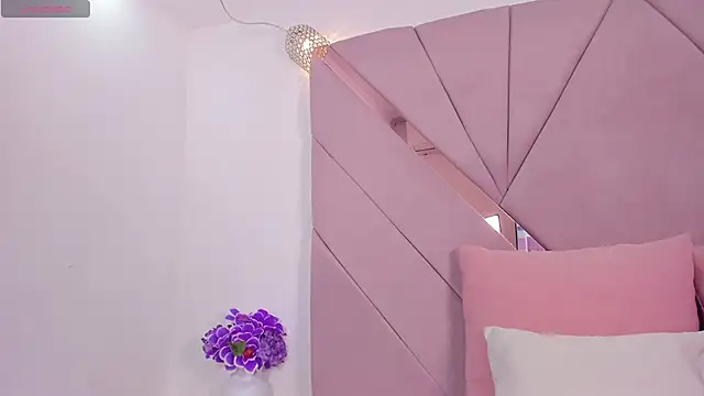 Snapshot of kaylin_jann chatting on October 23, 6:25 pm kaylin jann online show from October 23, 6:25 pm