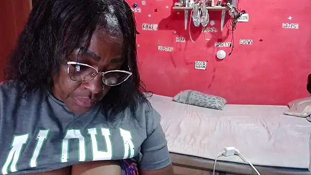 Snapshot of loretybig chatting on October 4, 7:29 pm loretybig online show from October 4, 7:29 pm