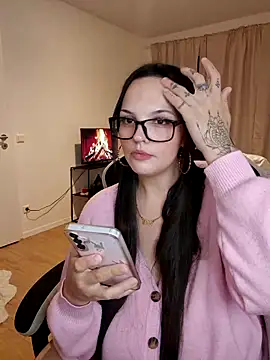 Snapshot of Jujuicy_97 chatting on October 2, 6:35 pm Jujuicy 97 online show from October 2, 6:35 pm