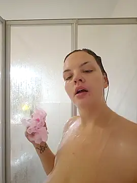 Snapshot of Jujuicy_97 chatting on October 31, 10:19 am Jujuicy 97 online show from October 31, 10:19 am