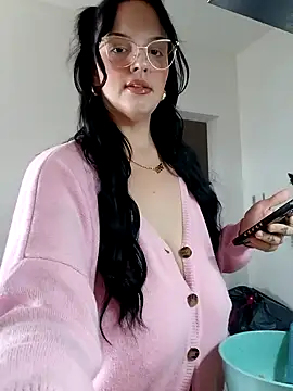 Snapshot of Jujuicy_97 chatting on October 5, 11:37 am Jujuicy 97 online show from October 5, 11:37 am