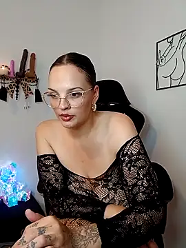 Snapshot of Jujuicy_97 chatting on September 11, 4:18 pm Jujuicy 97 online show from September 11, 4:18 pm