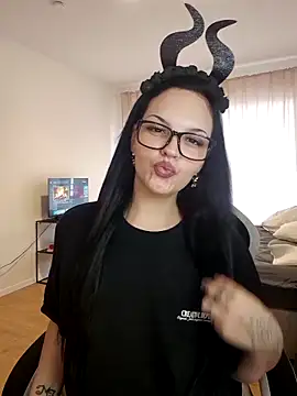 Snapshot of Jujuicy_97 chatting on September 30, 10:10 am Jujuicy 97 online show from September 30, 10:10 am