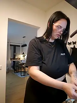 Snapshot of Jujuicy_97 chatting on October 27, 4:24 pm Jujuicy 97 online show from October 27, 4:24 pm