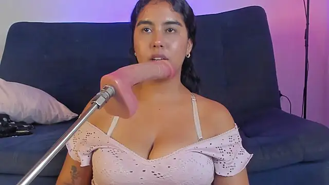 Snapshot of swetty_loverss chatting on October 23, 12:27 am swetty loverss online show from October 23, 12:27 am