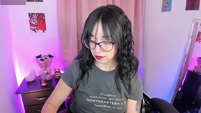 Snapshot of indra_cam chatting on September 25, 4:44 am indra cam online show from September 25, 4:44 am