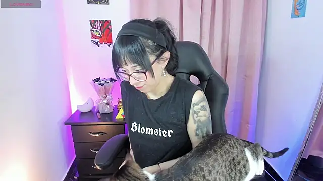 Snapshot of indra_cam chatting on October 9, 2:59 am indra cam online show from October 9, 2:59 am