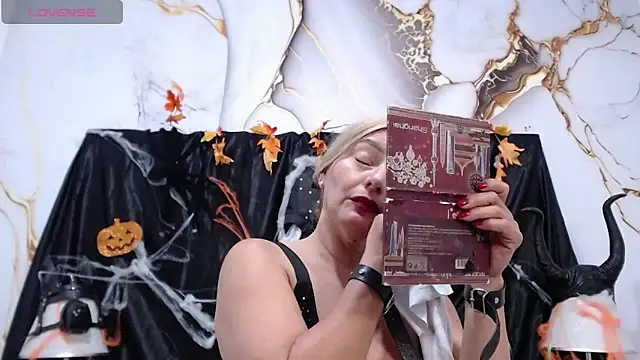 EvaBellucci  online show from October 30, 6:53 pm