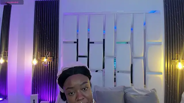 mia schwarz online show from December 2, 11:29 pm