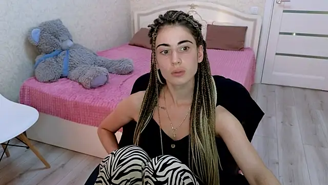 LittleFreya9 online show from September 8, 3:22 pm