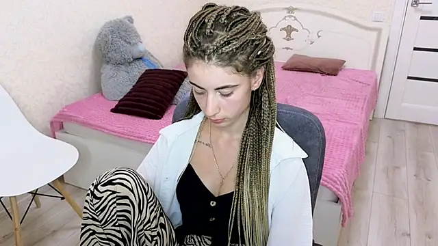 LittleFreya9 online show from September 17, 3:43 pm