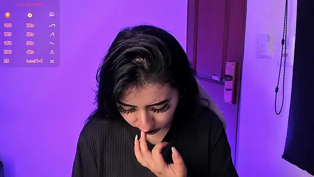 Snapshot of larissa01_ chatting on September 28, 4:30 am larissa01 online show from September 28, 4:30 am