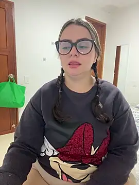 Im Amelia online show from April 8, 11:40 pm