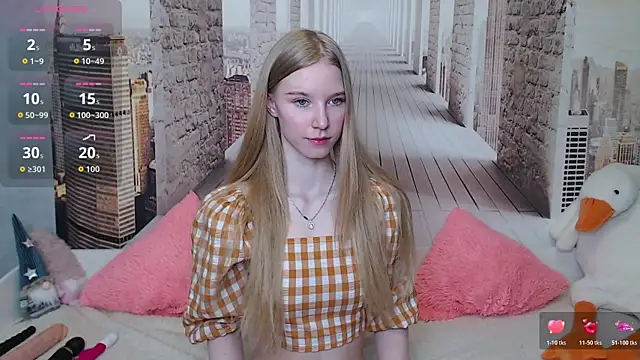 Cutieblondegirl online show from March 26, 10:50 am