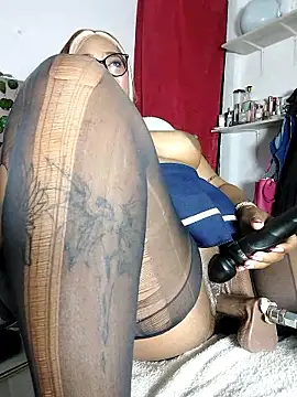 Snapshot of Lilithcaballero chatting on November 1, 5:22 am Lilithcaballero online show from November 1, 5:22 am