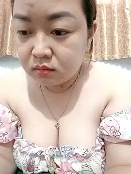 Snapshot of VyOanh2K chatting on October 3, 7:57 am VyOanh2K online show from October 3, 7:57 am