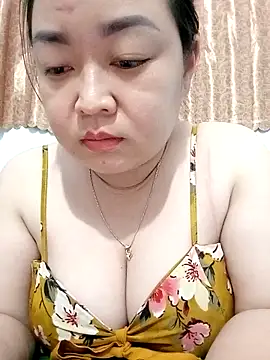 Snapshot of VyOanh2K chatting on October 14, 12:52 pm VyOanh2K online show from October 14, 12:52 pm