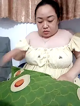 Snapshot of VyOanh2K chatting on October 18, 2:42 pm VyOanh2K online show from October 18, 2:42 pm