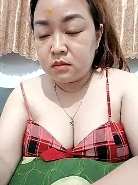 Snapshot of VyOanh2K chatting on September 30, 4:12 pm VyOanh2K online show from September 30, 4:12 pm